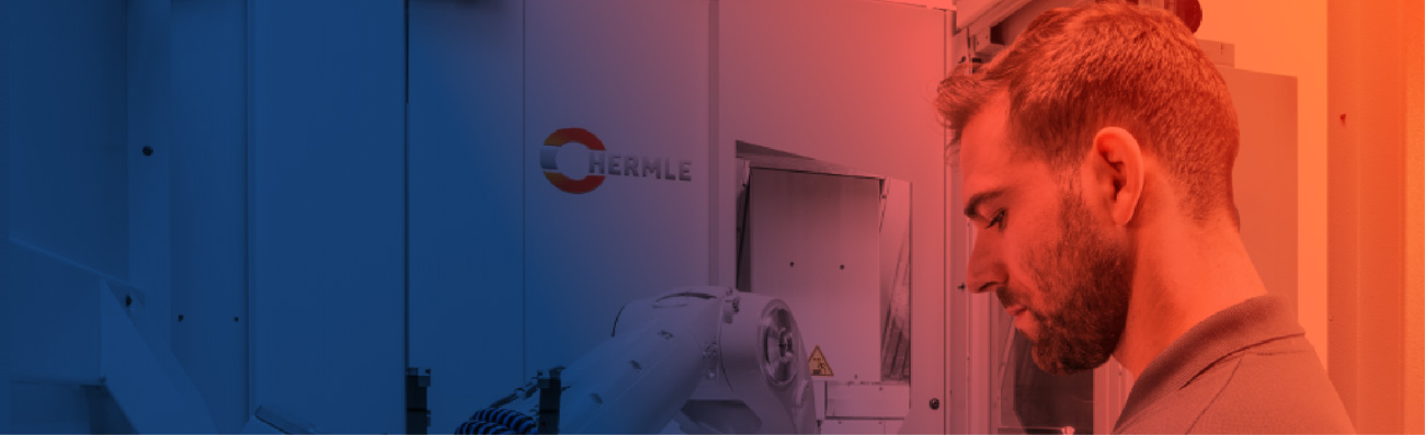 Operative using Hermle Automation Control System