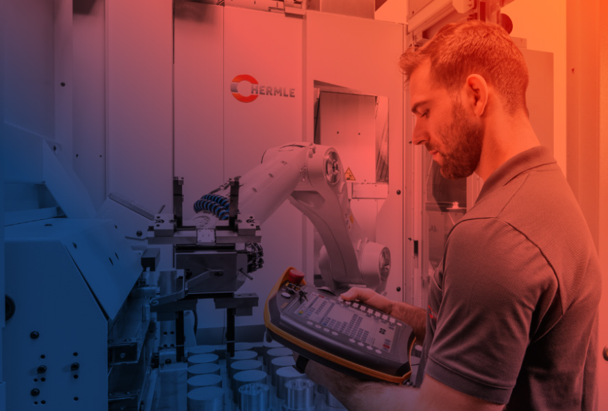 Operative using Hermle Automation Control System