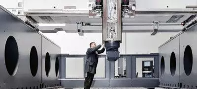 Gantry type milling machine